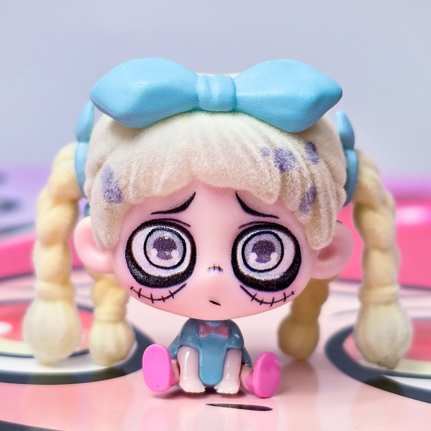 Kiki Sitting in a Row Mini Blind Bag Confirmed Style